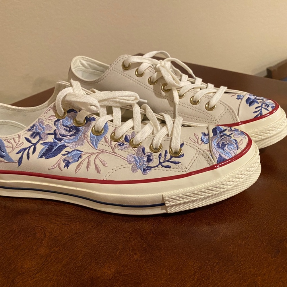 Converse Chuck Taylor® All Star® Parkway Floral 70
Low Top Sneaker - Picture 2 of 13